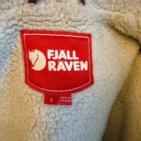 Fjallraven Women’s Mauve Greenland Winter Jacket - Picture 5 of 5